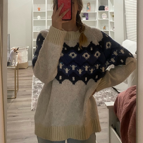 Aerie women’s winter sweater!! - Picture 4 of 6